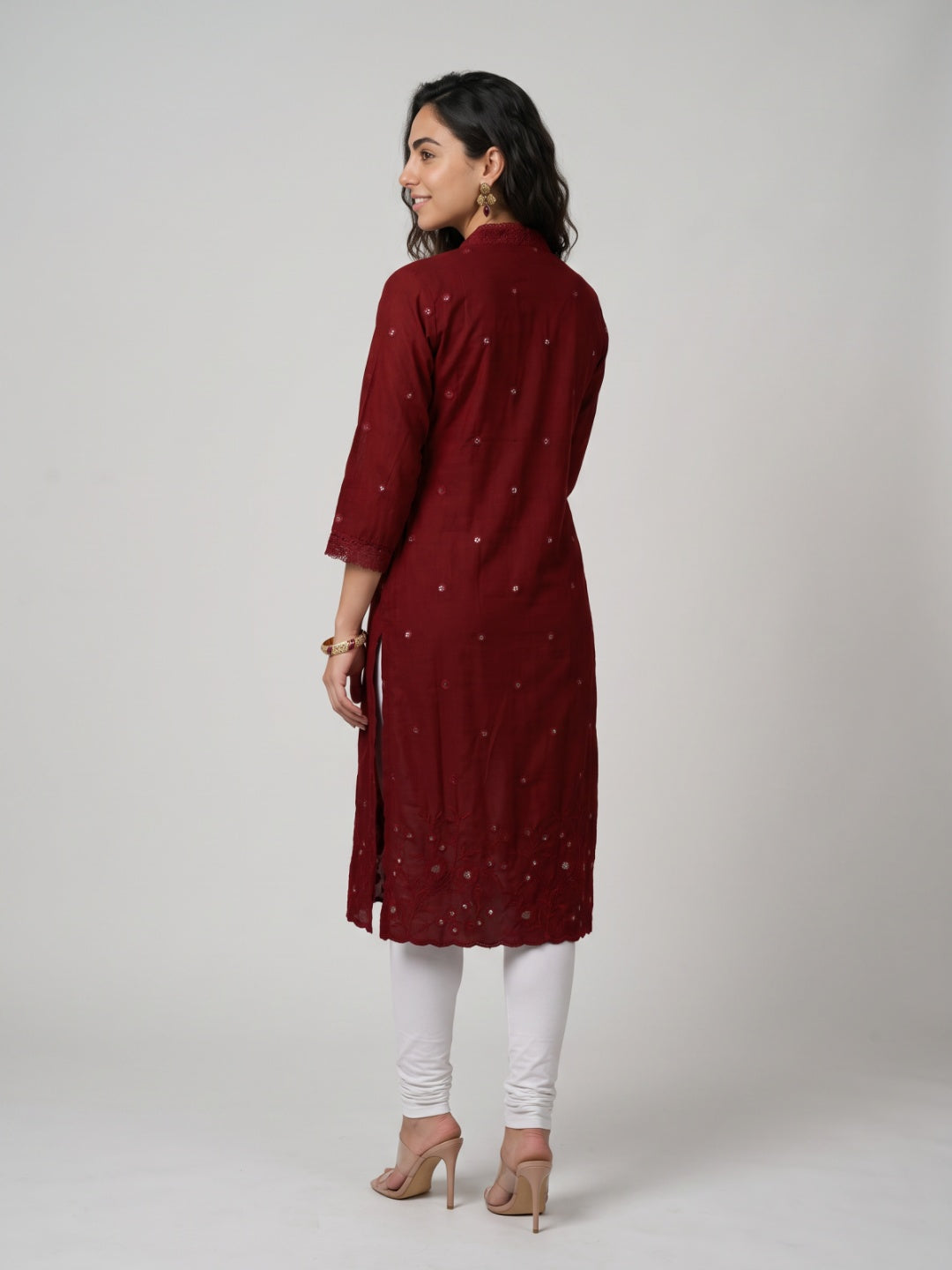 Scalloped V-Neck Embellished Kurta