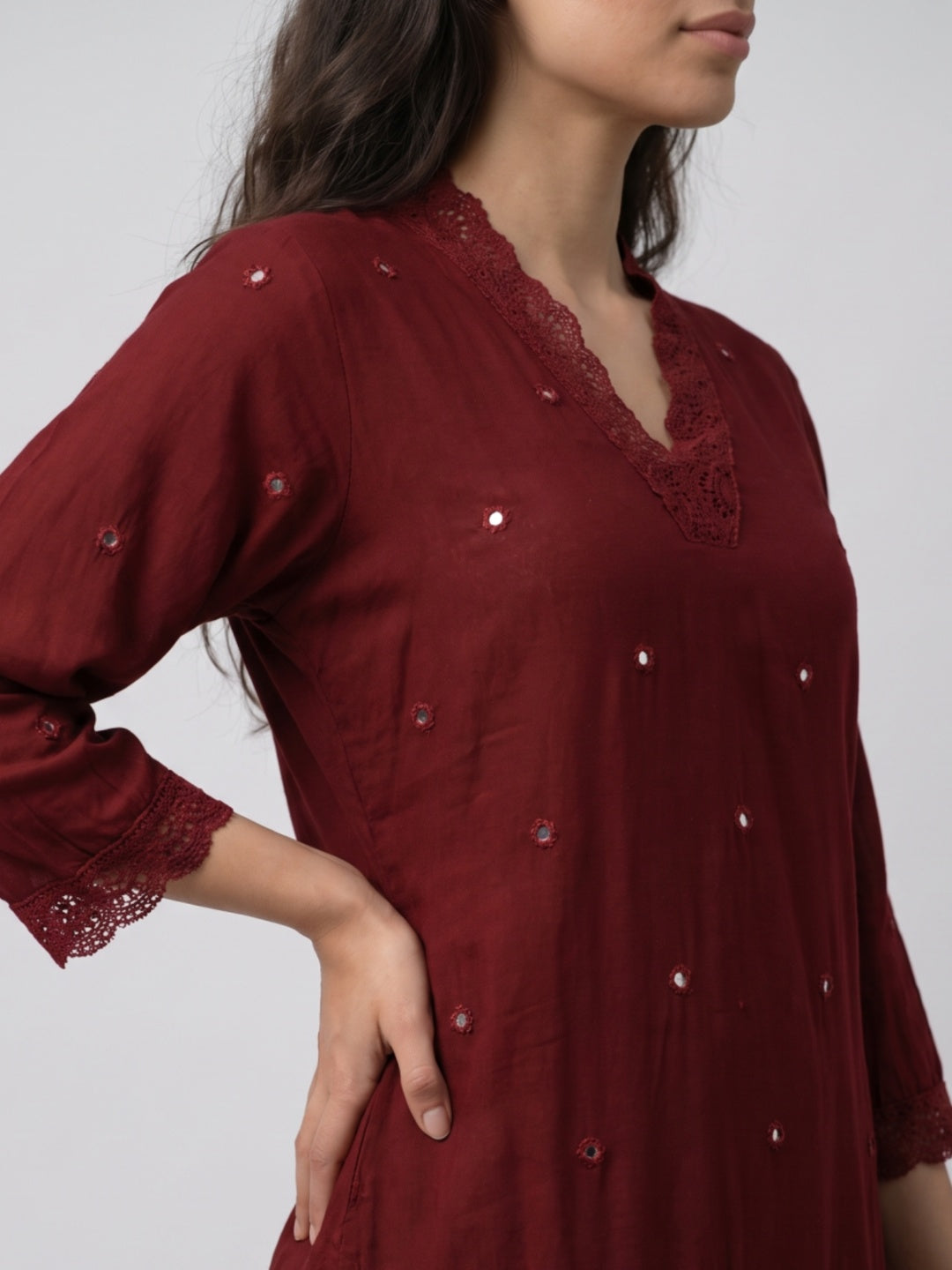 Scalloped V-Neck Embellished Kurta