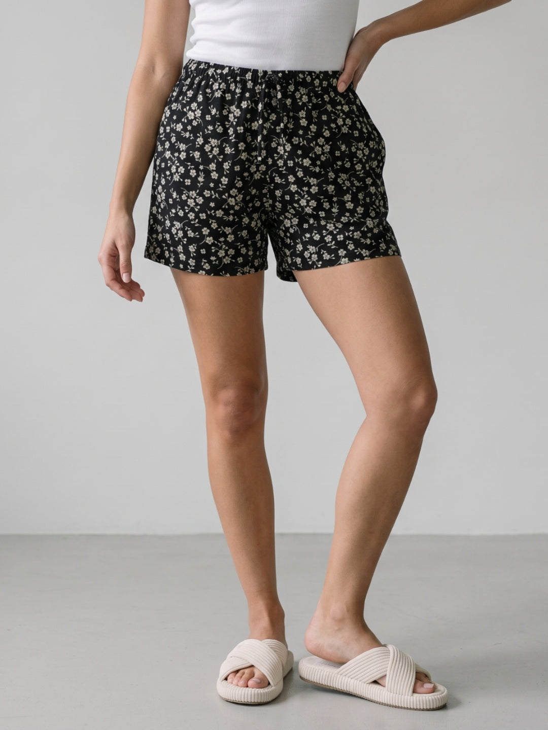 Black White Florals XS,Black White Florals S,Black White Florals M,Black White Florals L,Black White Florals XL,Black White Florals 2X