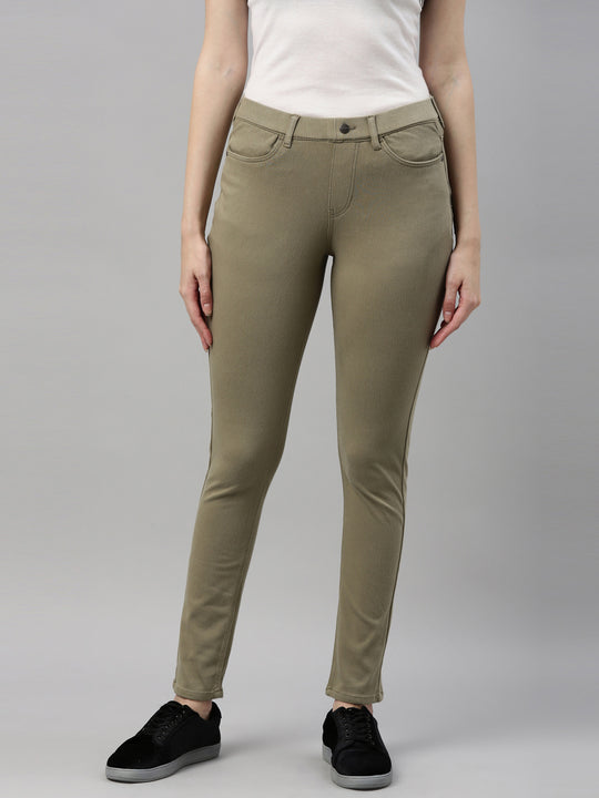 12 Outfits With Olive Green Pants for Chic Work Wear