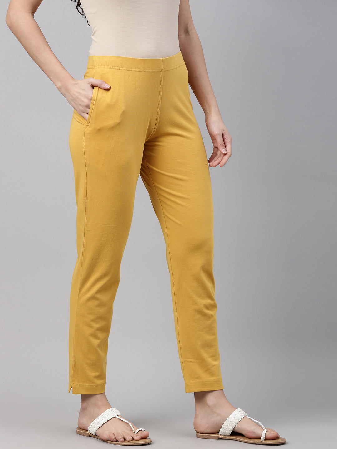 7+ Beautiful Kurti with Jeans Style Ideas 2023 - Best Jeans & Kurti Design